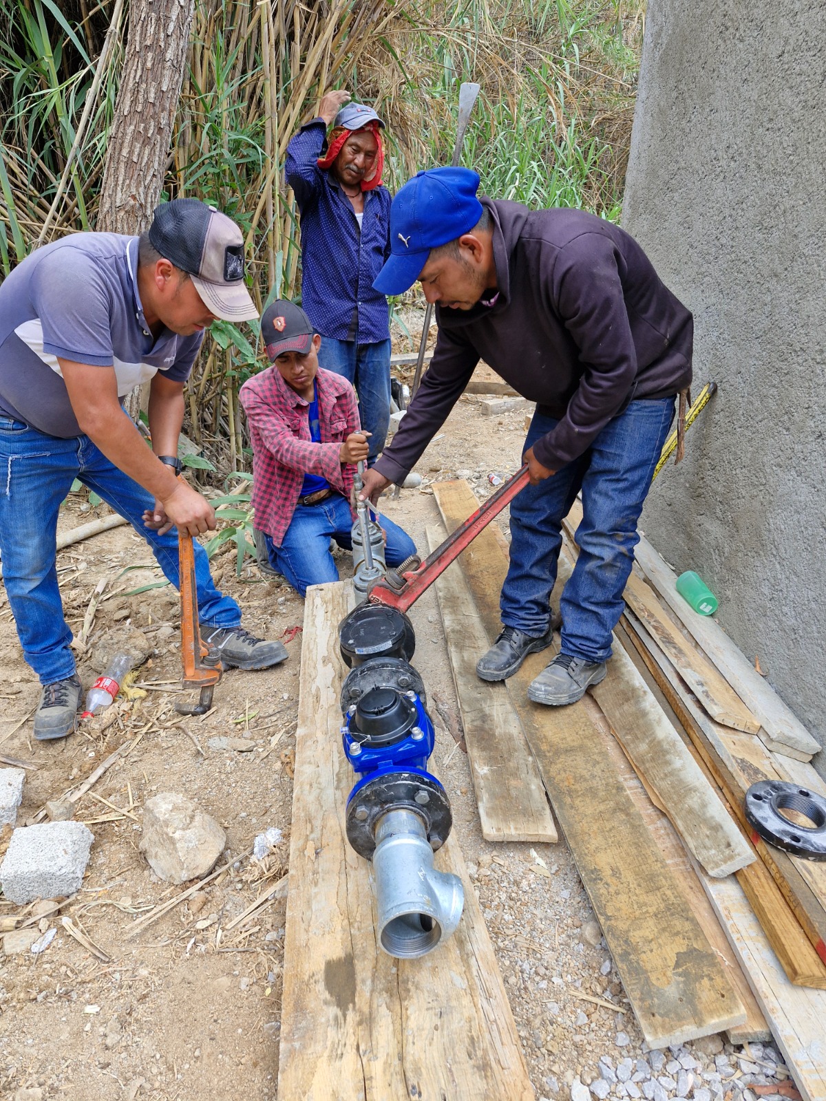 Instalación de sistema de distribución de agua - Santa María Velato 2024