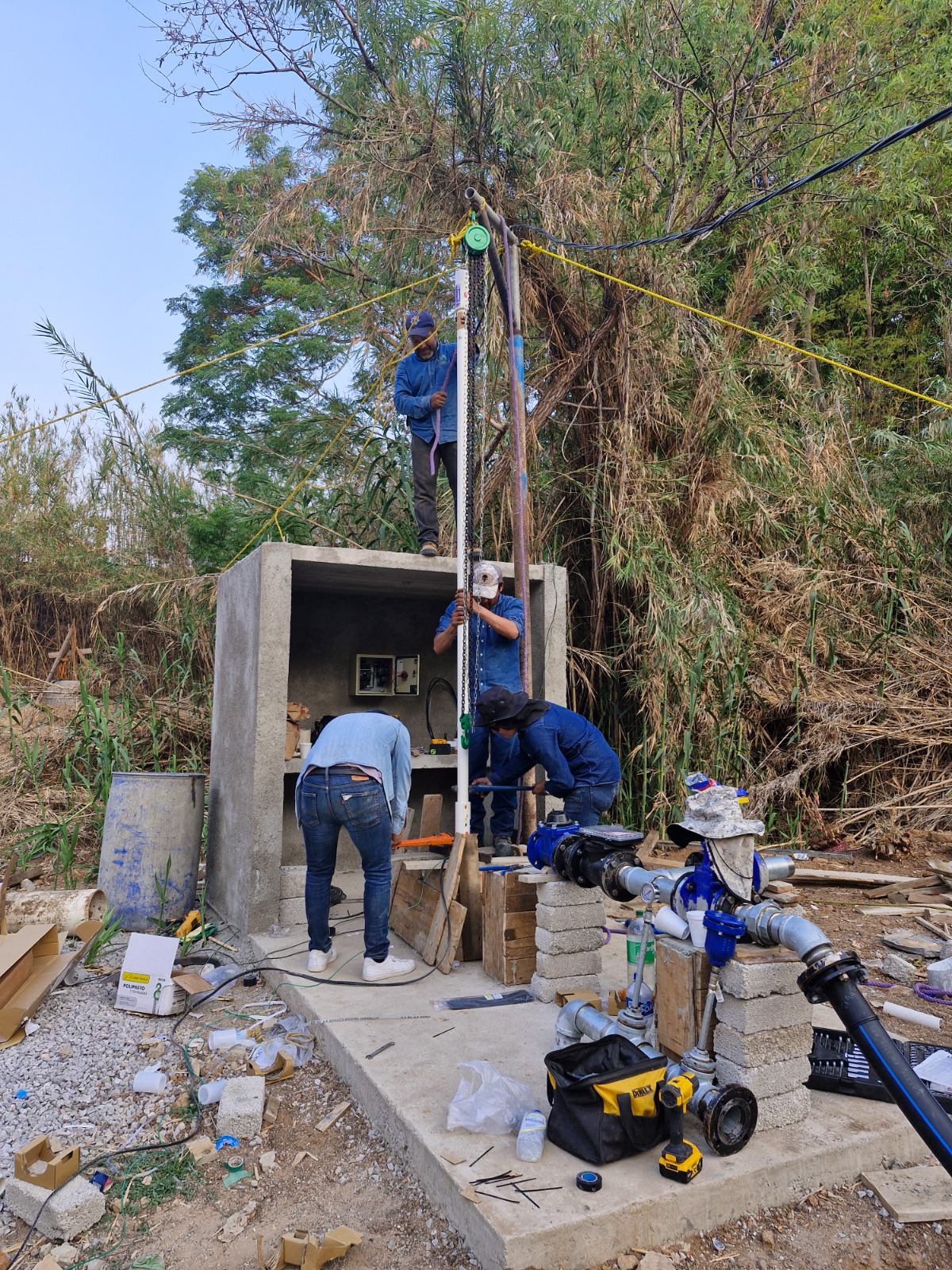 Instalación de pozo elevado y estructura - Escuela Primaria 2025